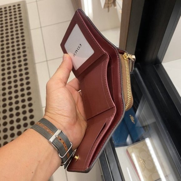 Trifold Wallet With Dandelion Floral - Picture 3 of 8